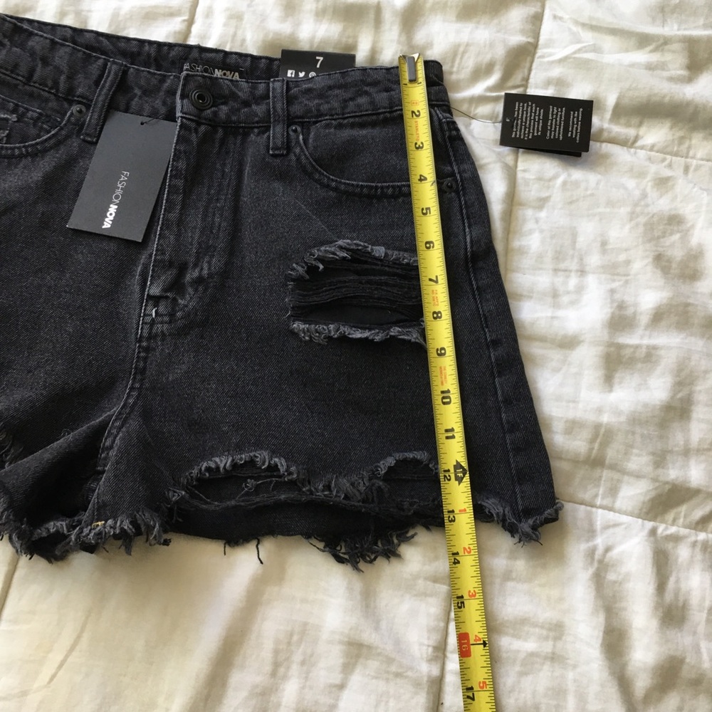 Fashion Nova good days ripped jean short sz 7/Med - Picture 9 of 15
